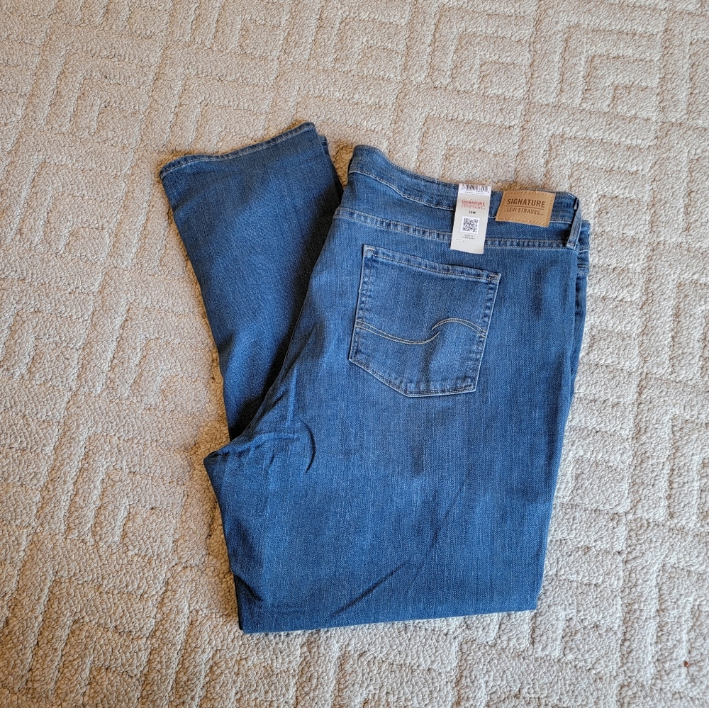 Women's Levi Strauss Signature Mid Rise Straight Jeans NWT Size 28M